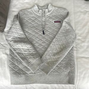 Vineyard vines pull over